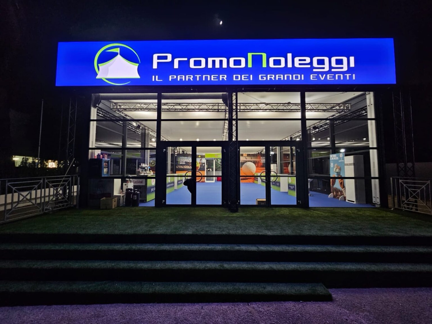 Building Ares Tent — Promonoleggi