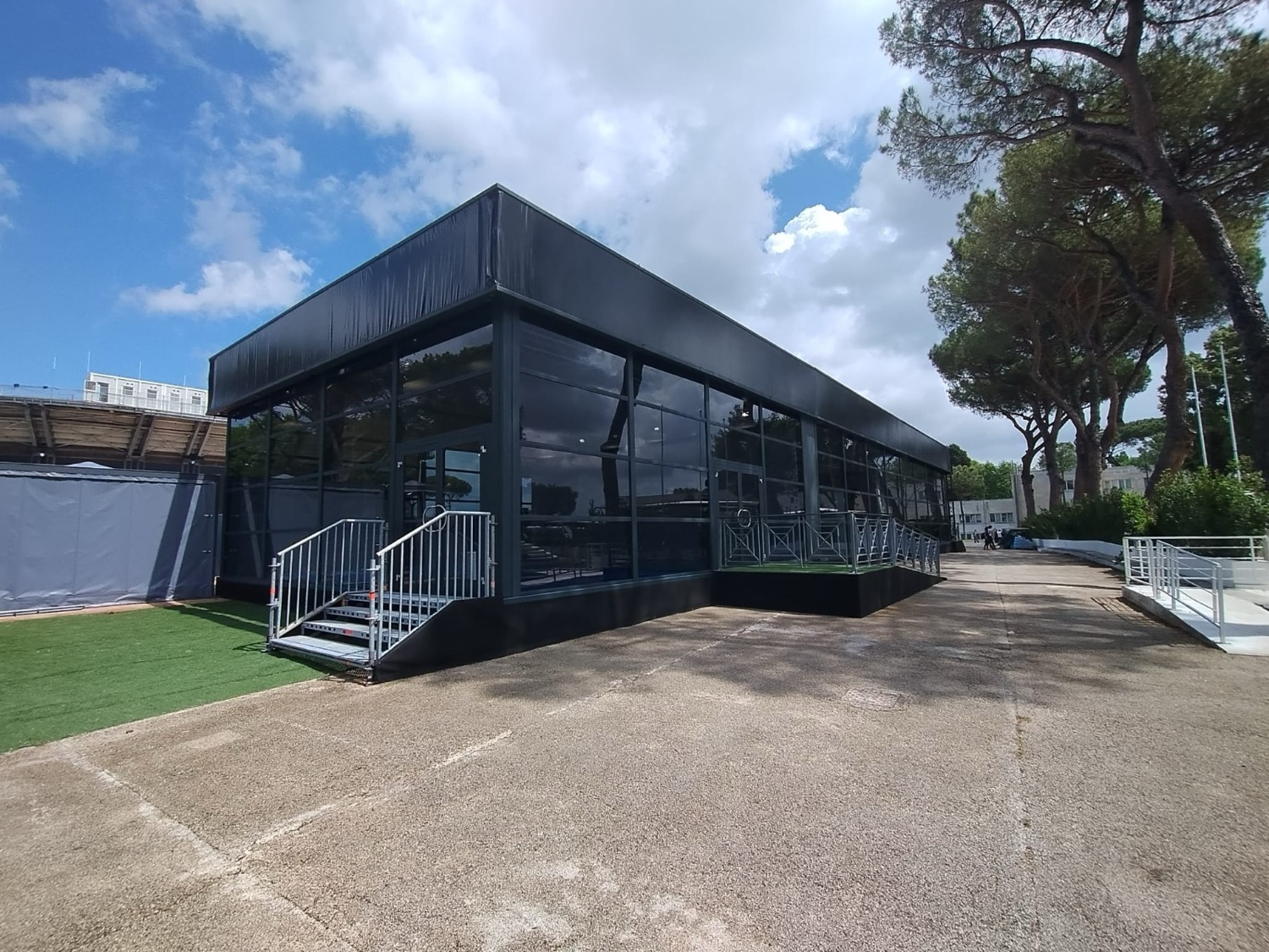 Building Ares Tent — Promonoleggi