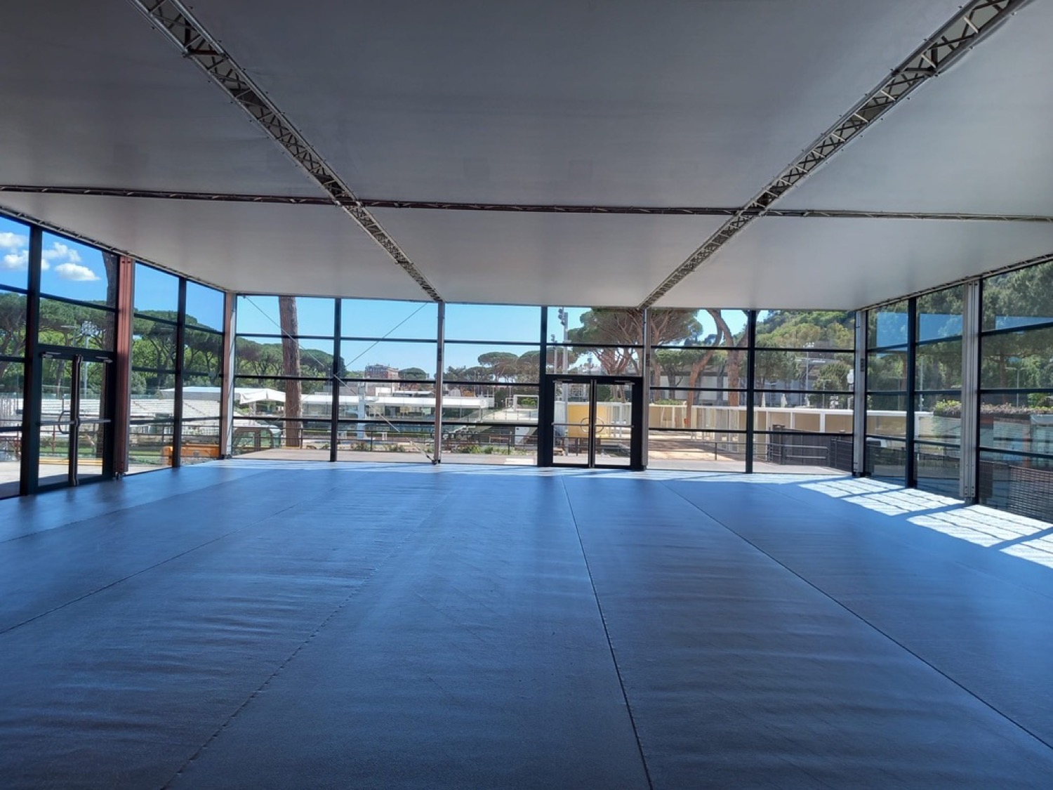 Building Ares Tent — Promonoleggi