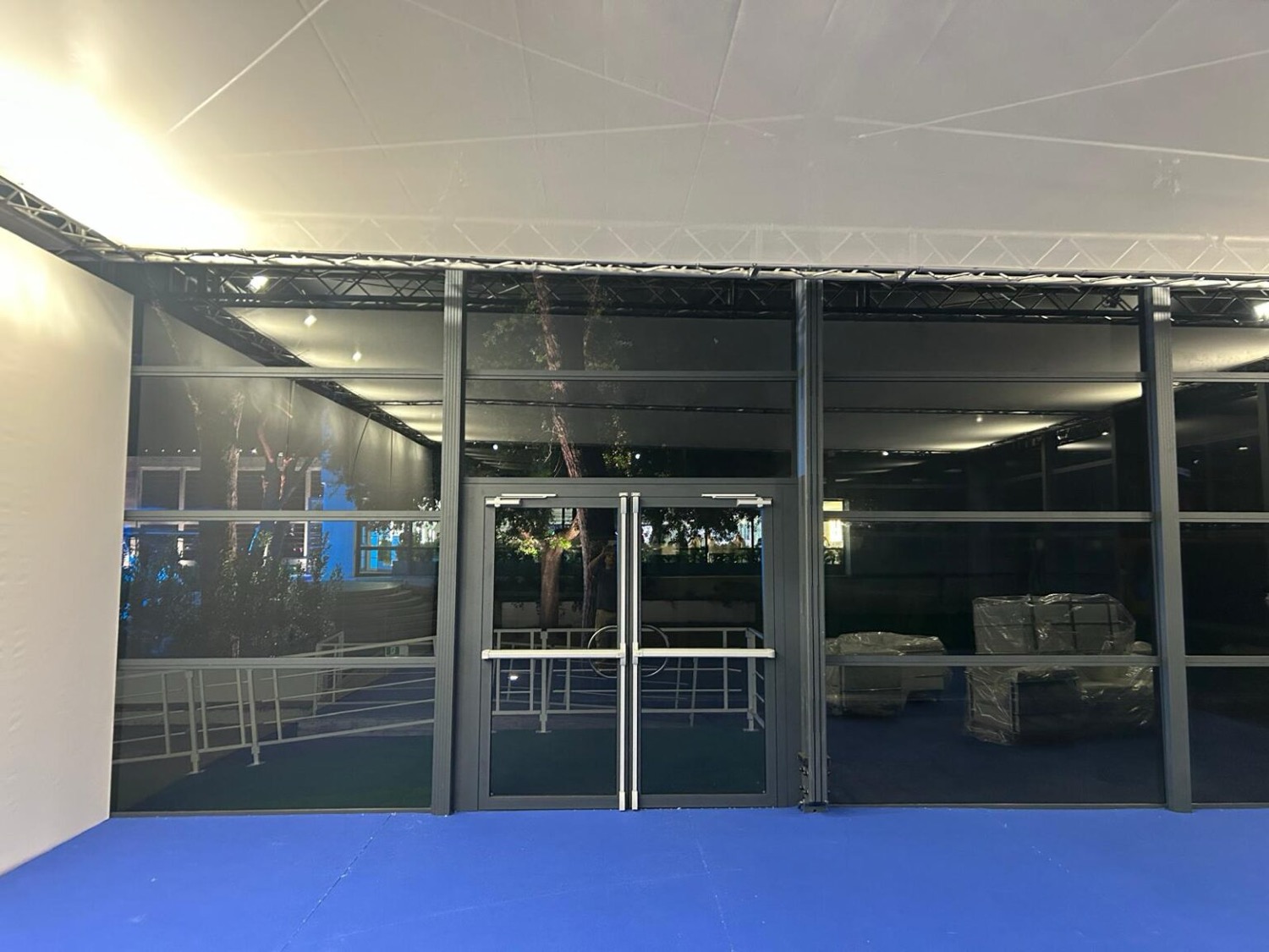 Building Ares Tent — Promonoleggi