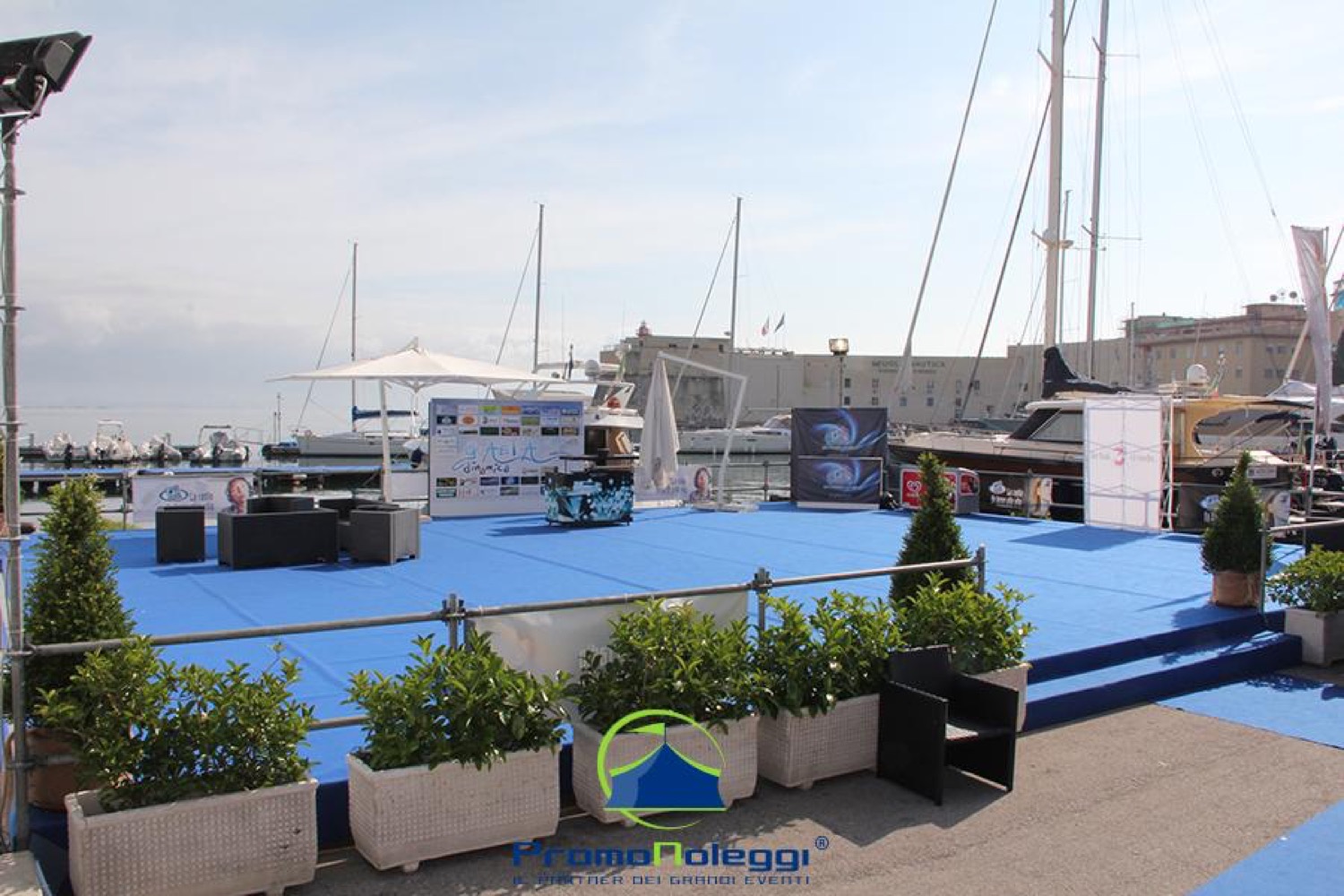 Stage e palchi modulari — Promonoleggi