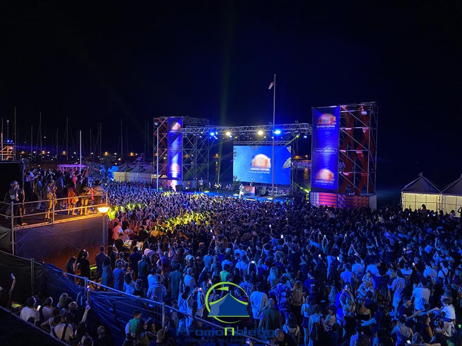 Stage e palchi modulari — Promonoleggi