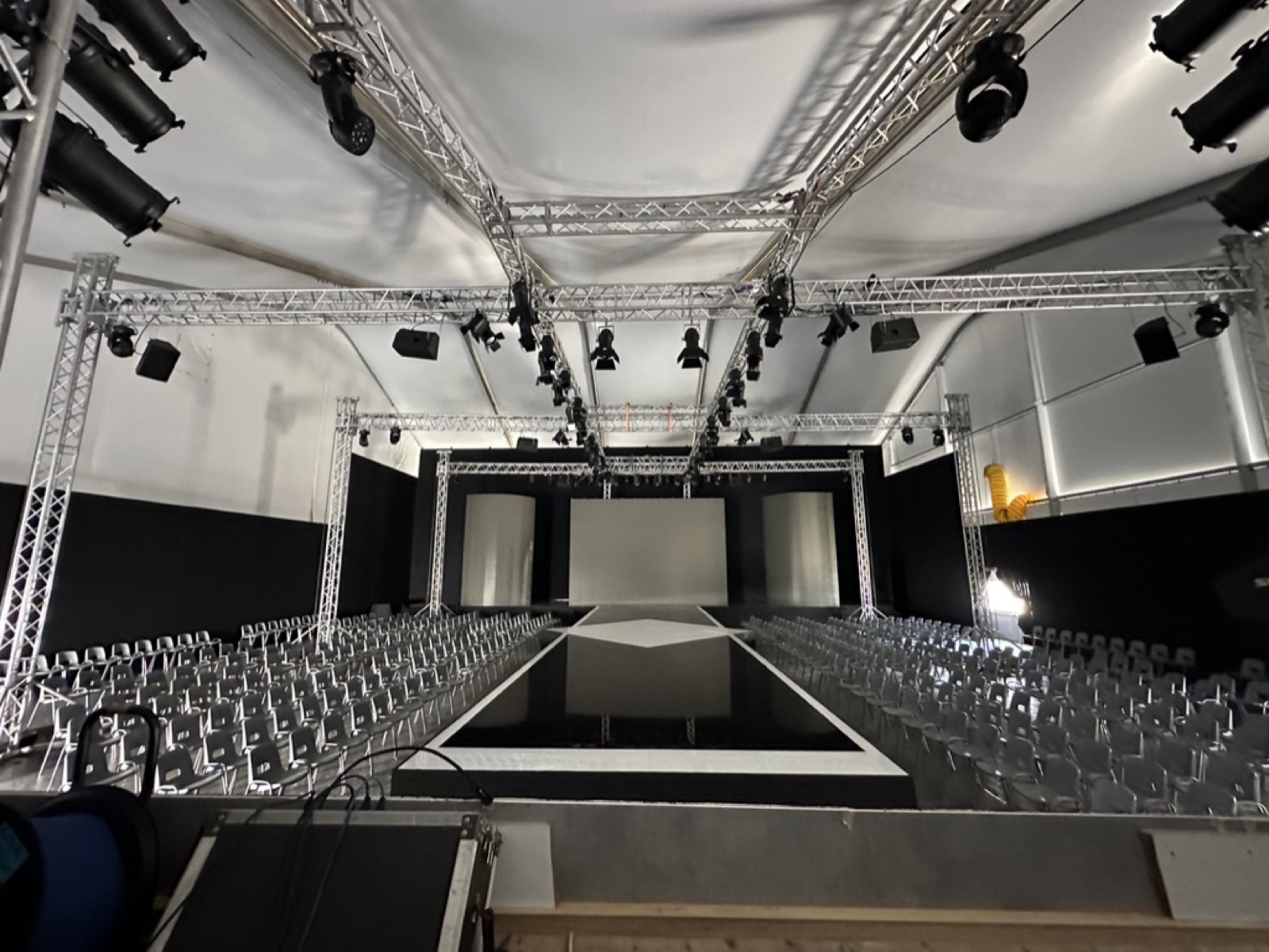 Stage e palchi modulari — Promonoleggi